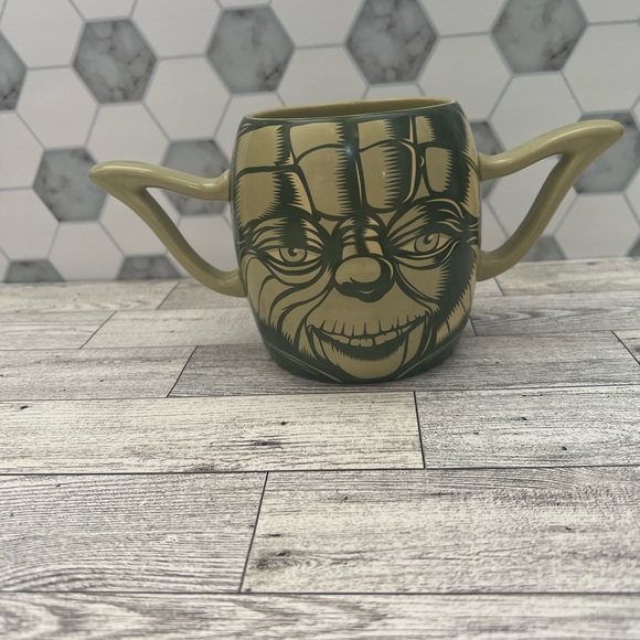 Disney’s Star Wars Yoda Mug - Picture 3 of 6